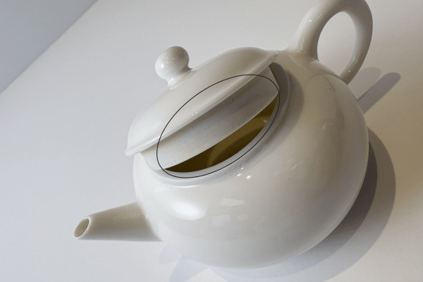 【OUTLET ランク3★★★】【外観に難ありのため特別価格】磁器ポット 水平壷 牙白 130ml